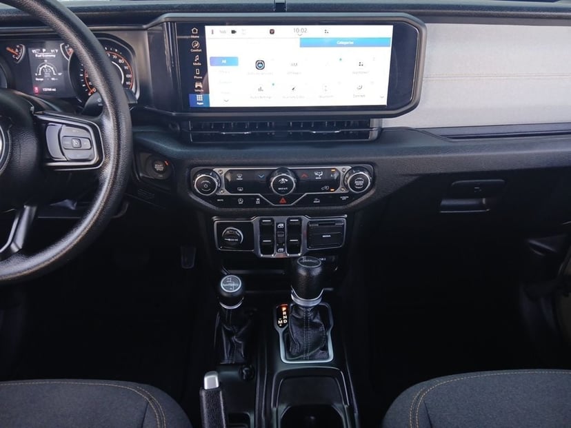 2025 Jeep Gladiator - Image 3