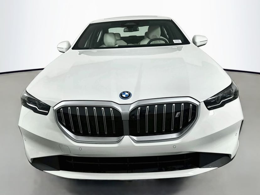 2026 BMW i5 - Image 2