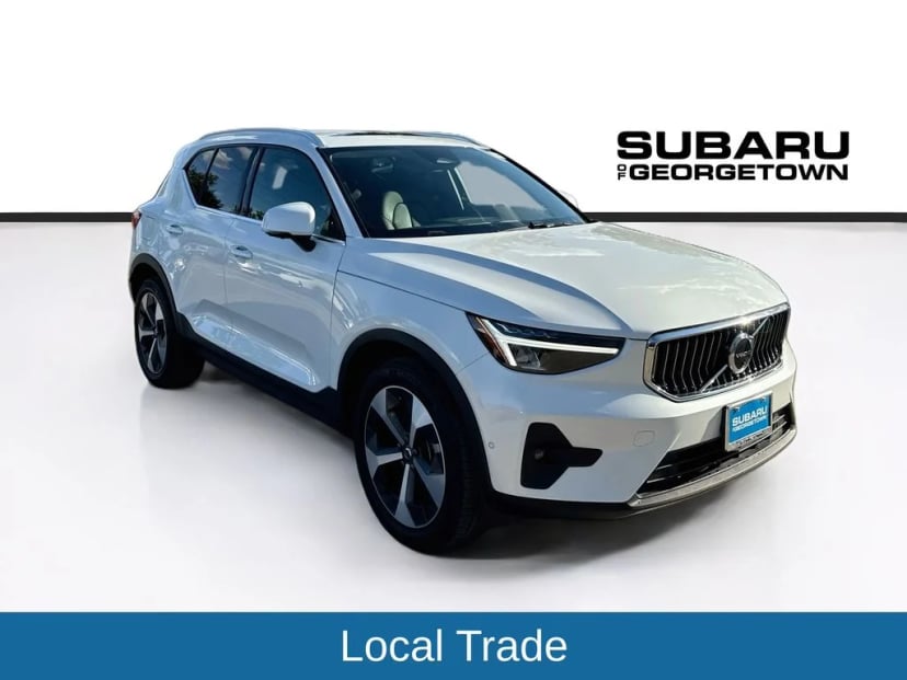 2025 Volvo XC40 - Image 1