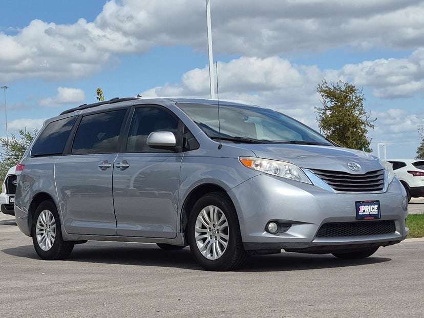 2014 Toyota Sienna - Image 1