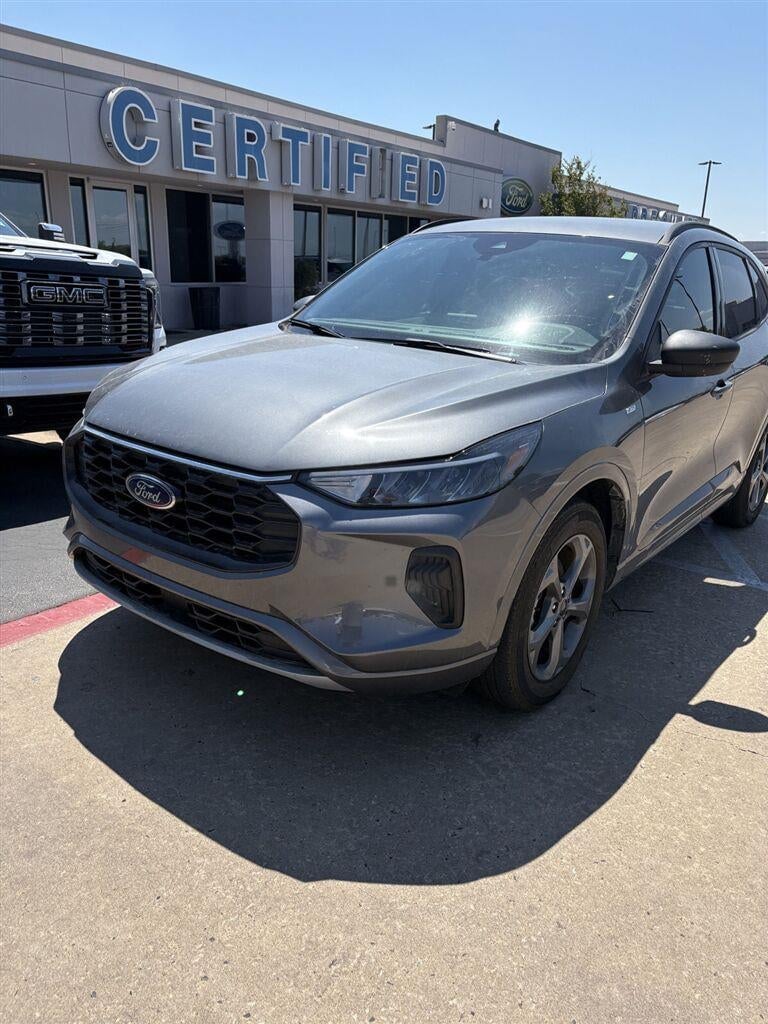 2023 Ford Escape - Image 1