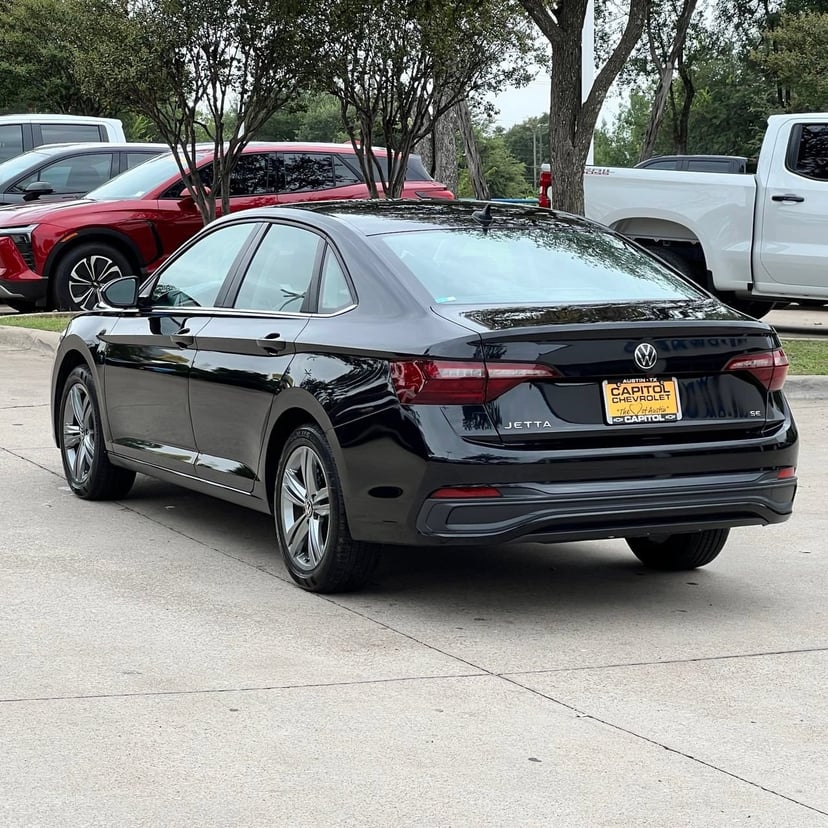 2024 Volkswagen Jetta - Image 3