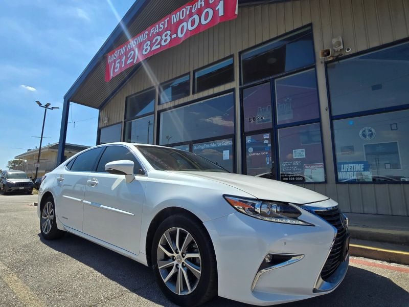 2017 Lexus ES - Image 1