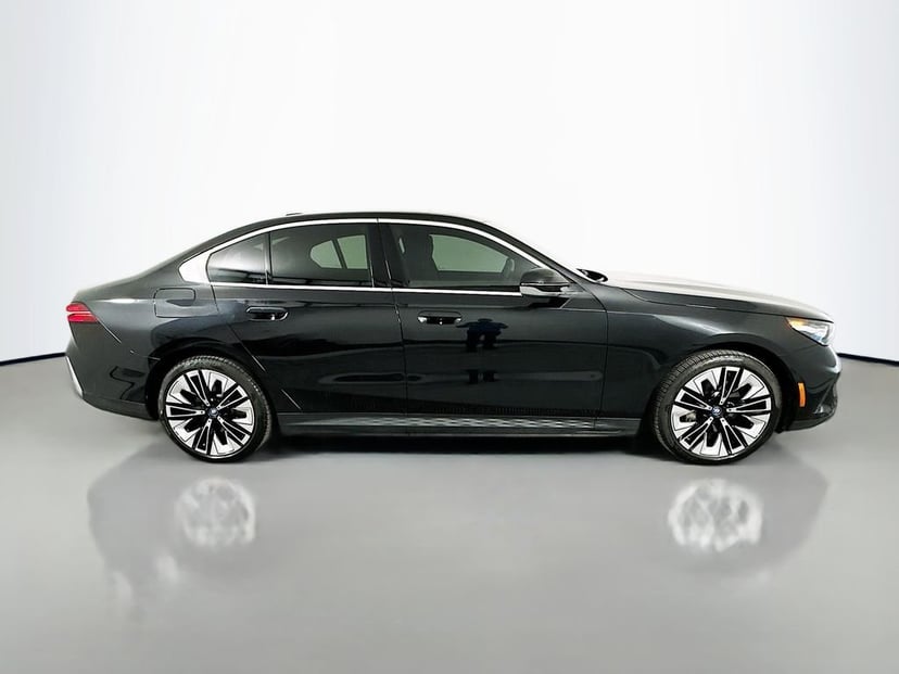2024 BMW i5 - Image 3