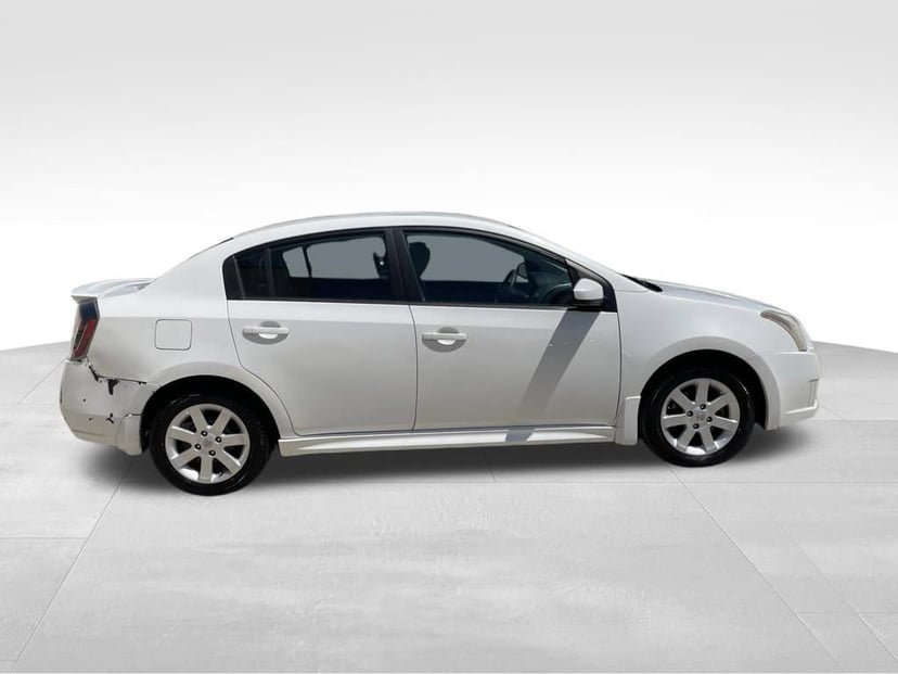 2012 Nissan Sentra - Image 2