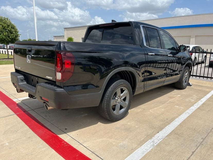 2023 Honda Ridgeline - Image 2
