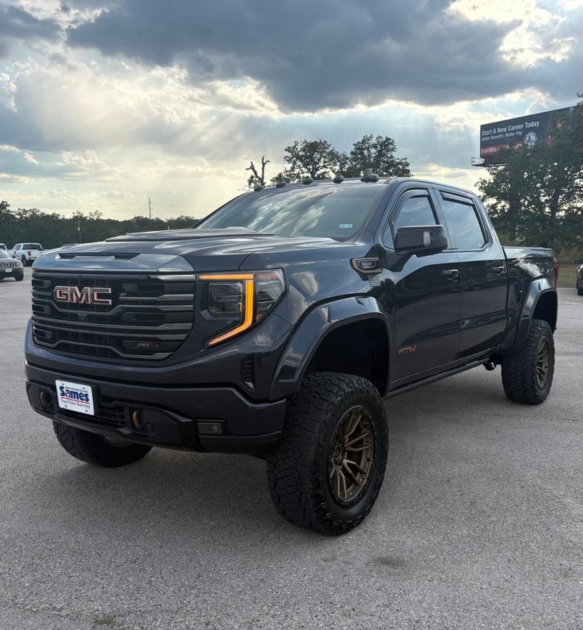 2023 GMC Sierra 1500 - Image 1