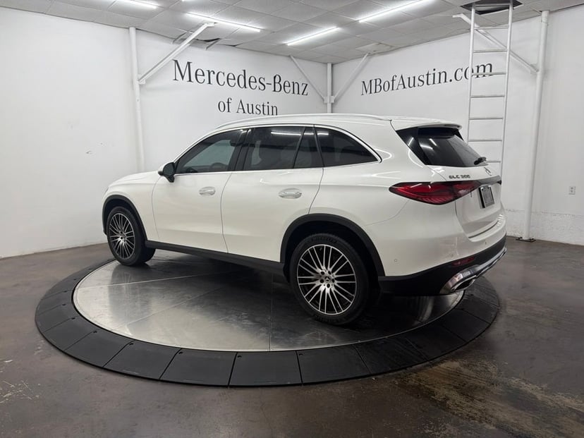 2026 Mercedes-Benz GLC - Image 3