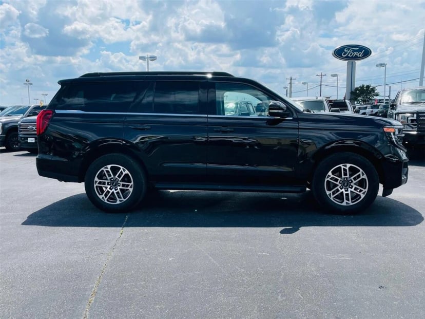 2025 Ford Expedition - Image 2