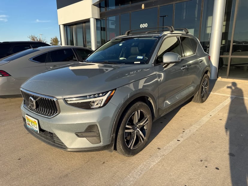 2023 Volvo XC40 - Image 1
