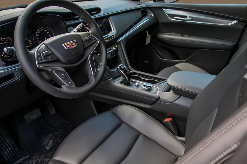 2025 Cadillac XT5 - Image 3