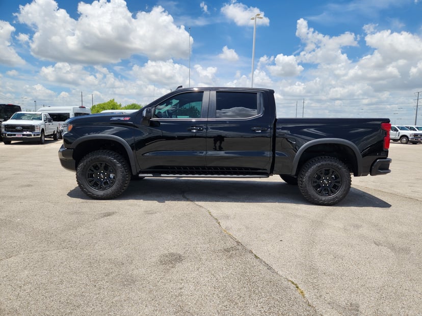 2026 Chevrolet Silverado 1500 - Image 2