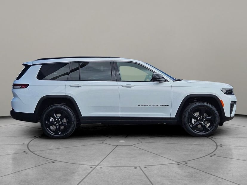 2026 Jeep Grand Cherokee - Image 2