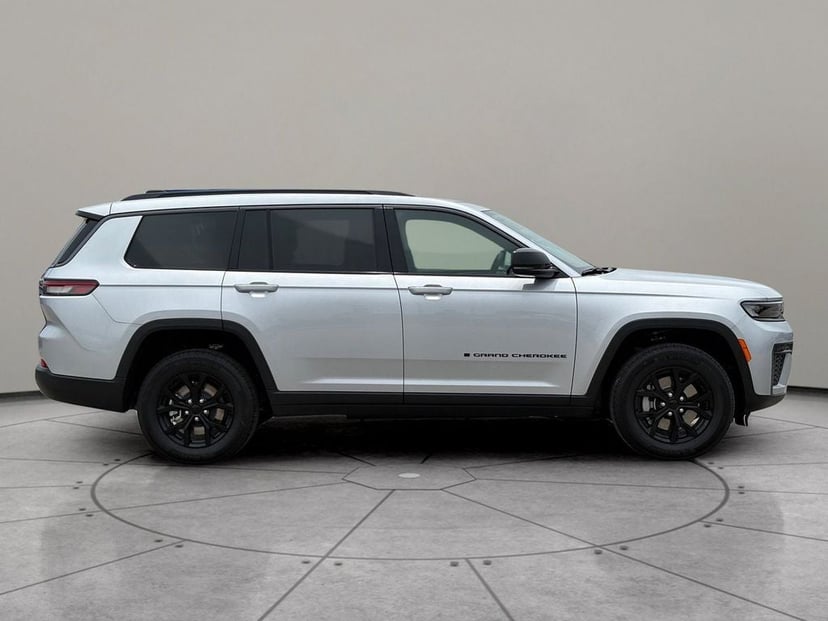 2026 Jeep Grand Cherokee L - Image 2