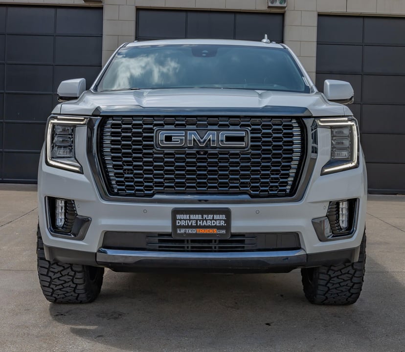 2023 GMC Yukon - Image 2