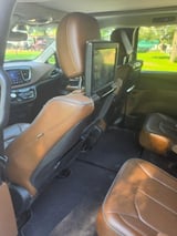 2017 Chrysler Pacifica - Preview 11