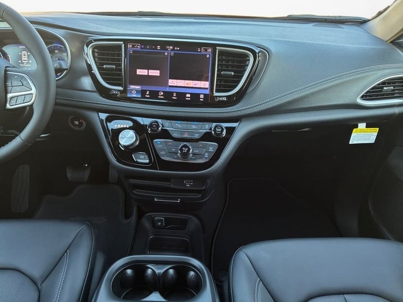 2026 Chrysler Pacifica - Image 2