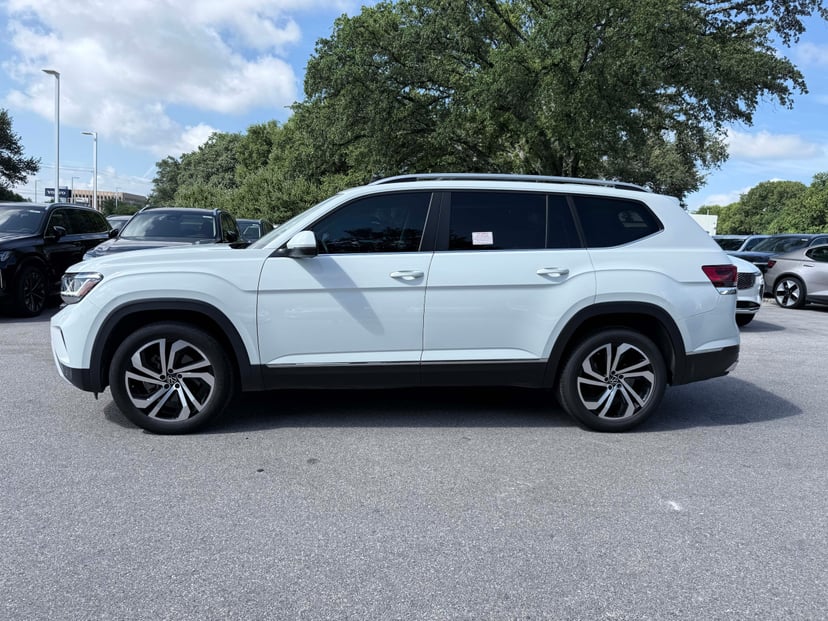 2022 Volkswagen Atlas - Image 2