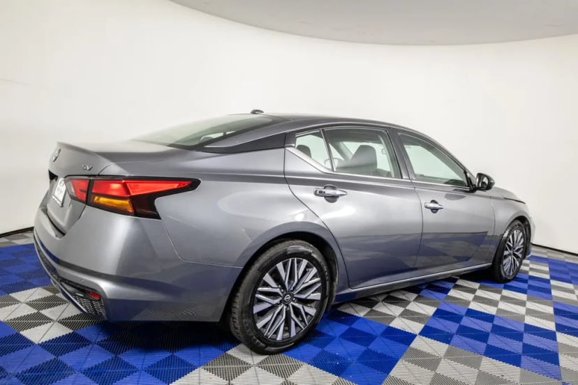 2024 Nissan Altima - Image 2