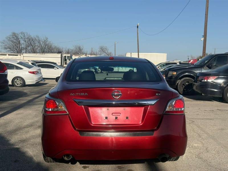 2015 Nissan Altima - Image 2