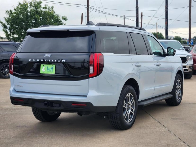 2026 Ford Expedition - Image 2