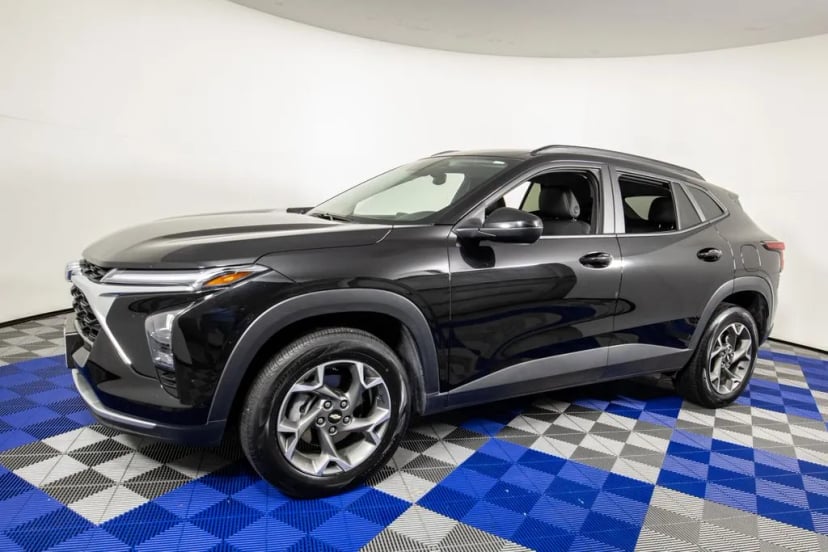 2025 Chevrolet Trax - Image 1