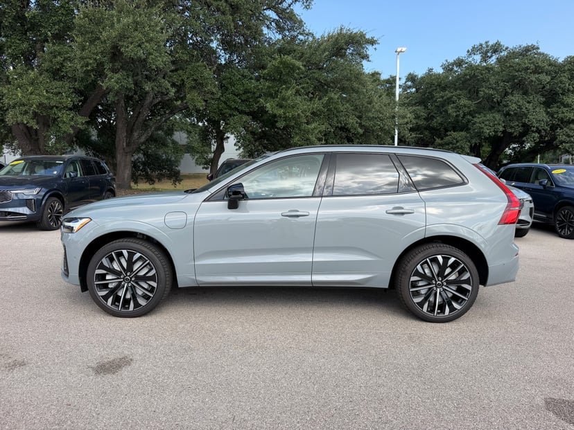 2026 Volvo XC60 - Image 3