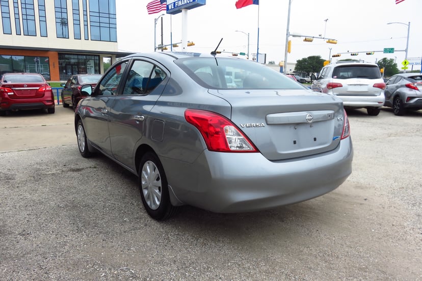 2012 Nissan Versa - Image 2