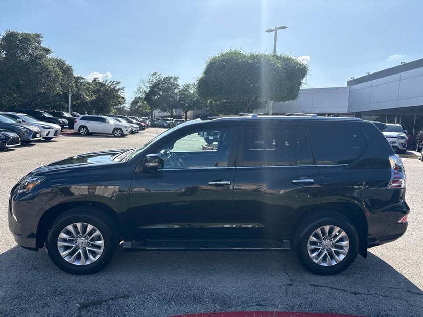 2023 Lexus GX - Image 2