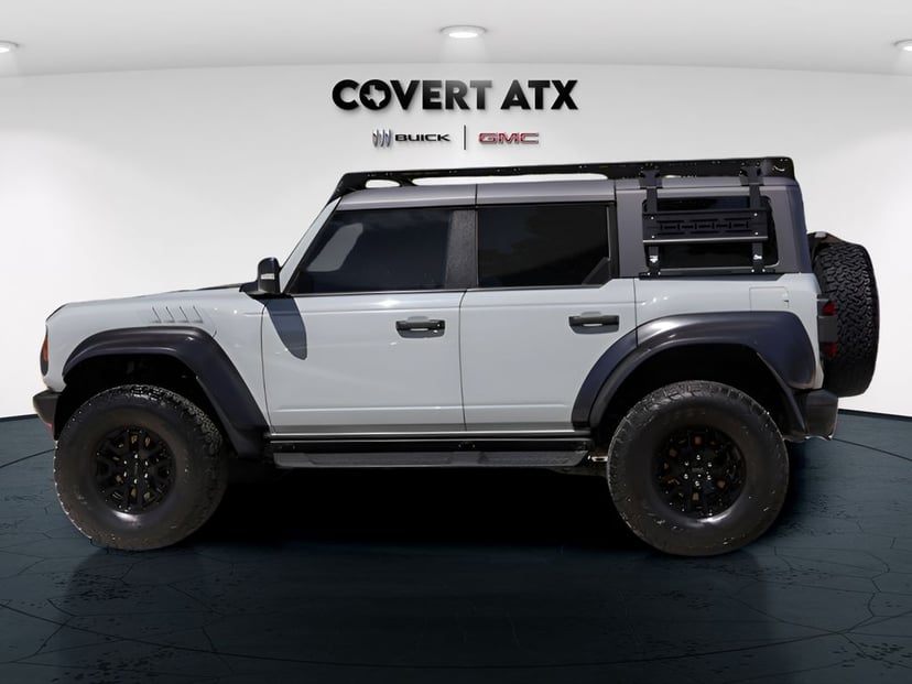 2022 Ford Bronco - Image 2