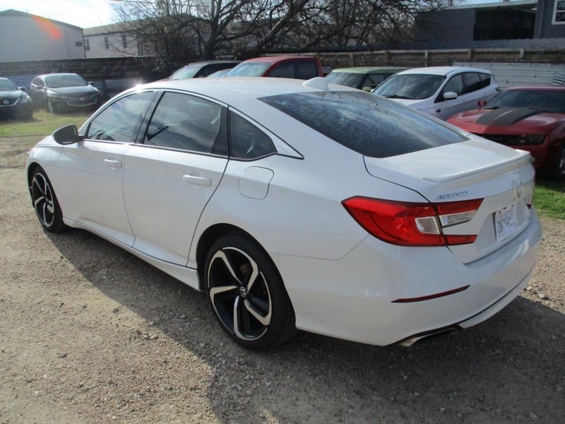 2018 Honda Accord Sedan - Image 2