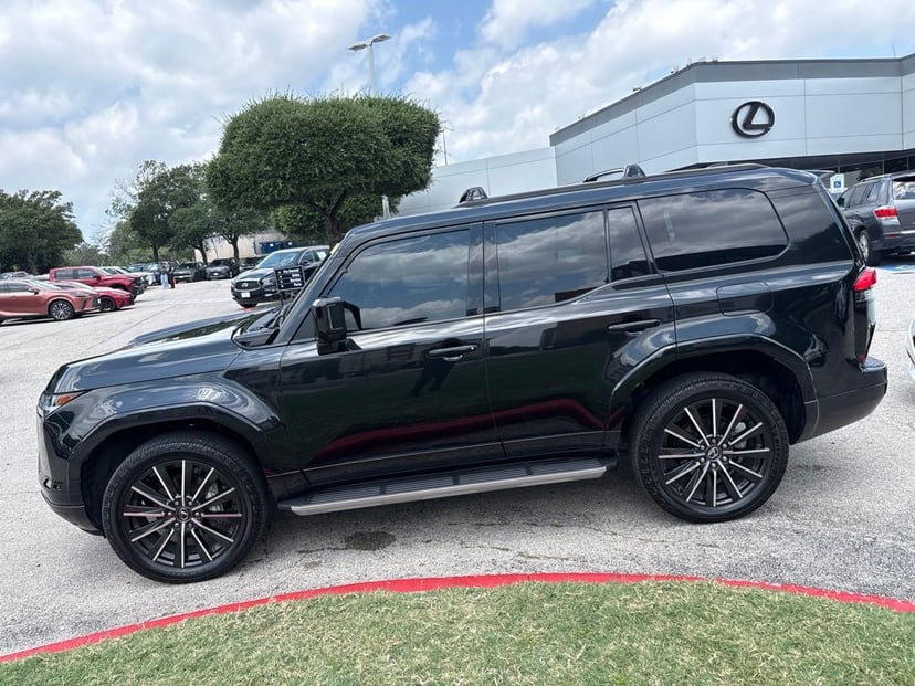 2024 Lexus GX - Image 2