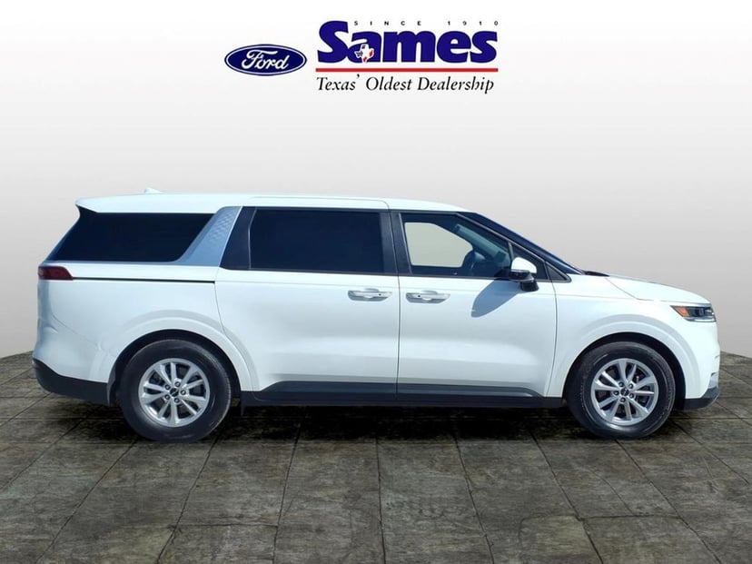 2023 Kia Carnival - Image 2