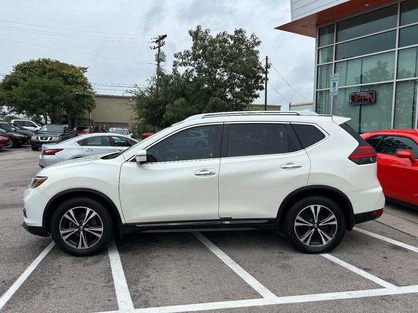 2017 Nissan Rogue - Image 2
