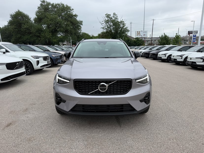 2026 Volvo XC40 - Image 3