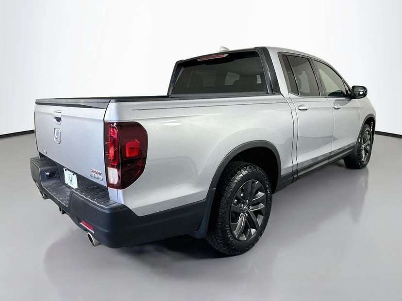 2023 Honda Ridgeline - Image 3