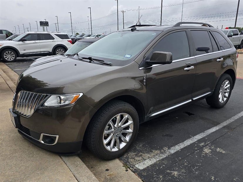 2011 Lincoln MKX - Image 2
