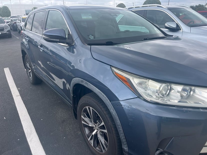 2019 Toyota Highlander - Image 1
