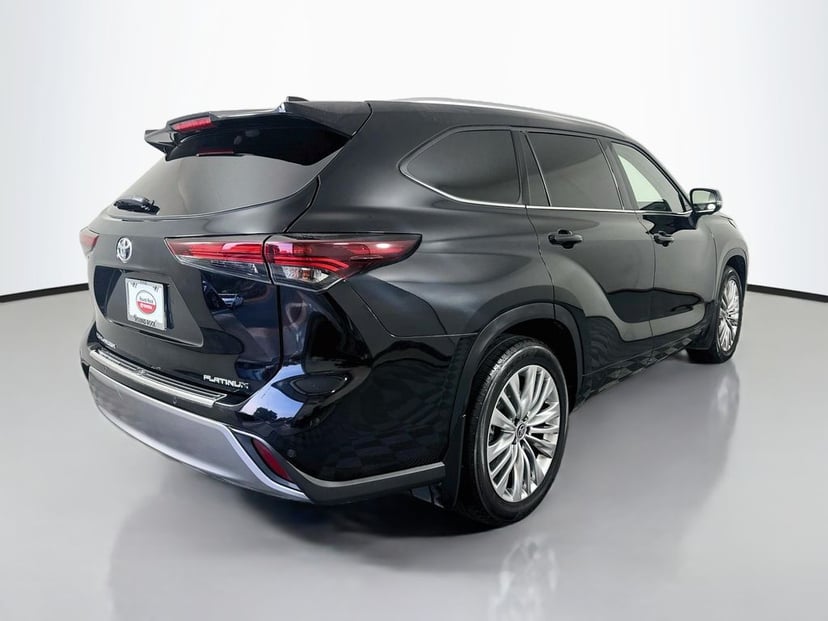 2024 Toyota Highlander - Image 3