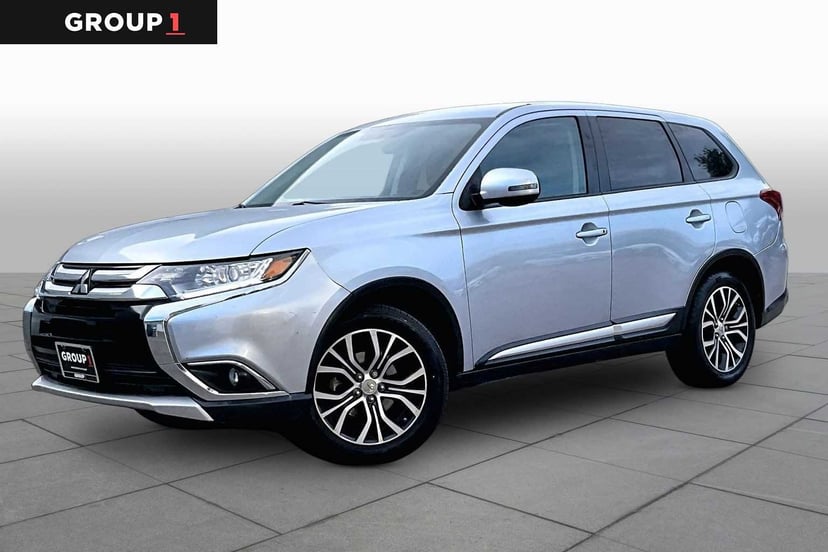 2017 Mitsubishi Outlander - Image 3