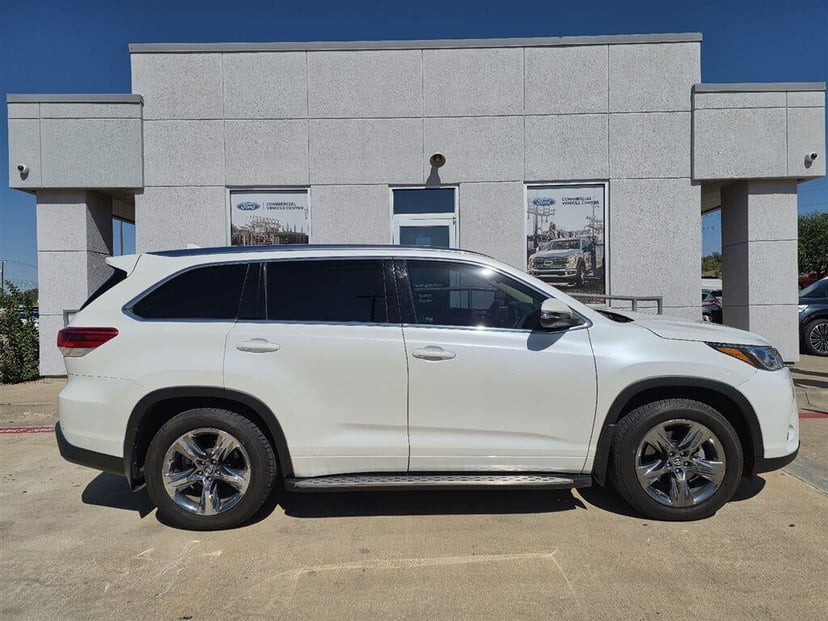2019 Toyota Highlander - Image 1