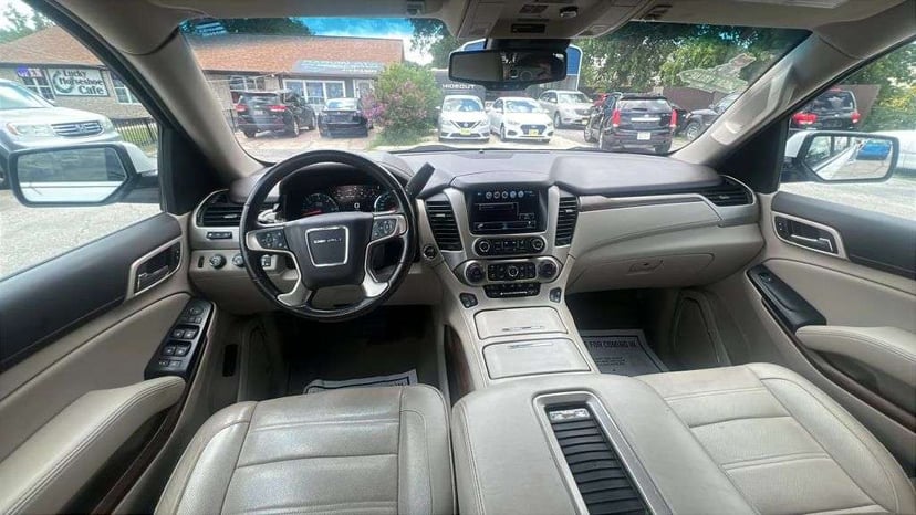 2019 GMC Yukon XL - Image 2