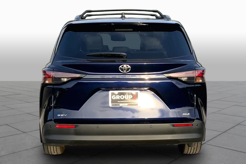 2026 Toyota Sienna - Image 2