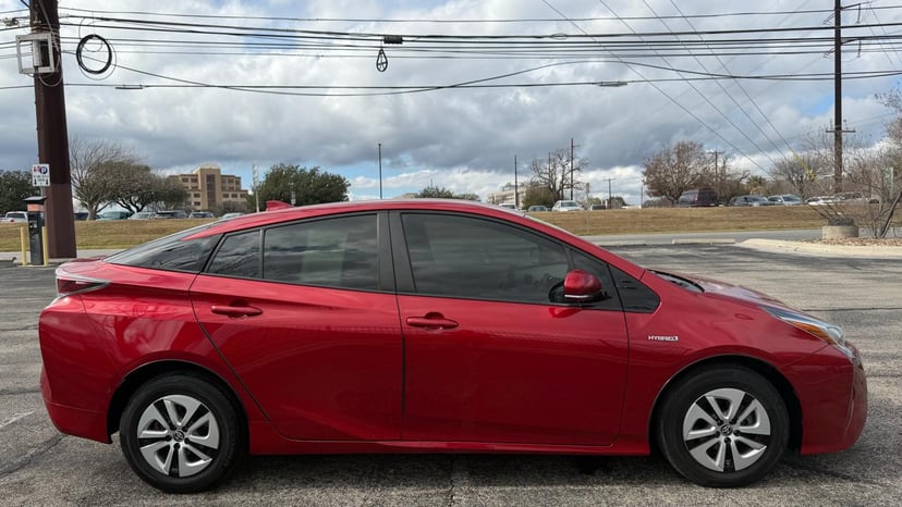 2018 Toyota Prius - Image 2