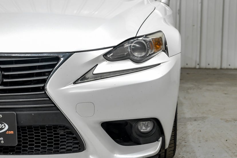 2016 Lexus IS 200t - Image 2