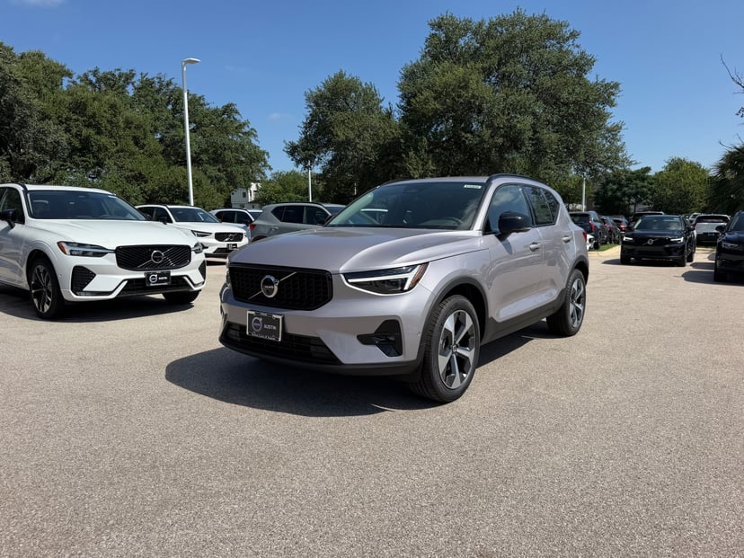 2026 Volvo XC40 - Image 1