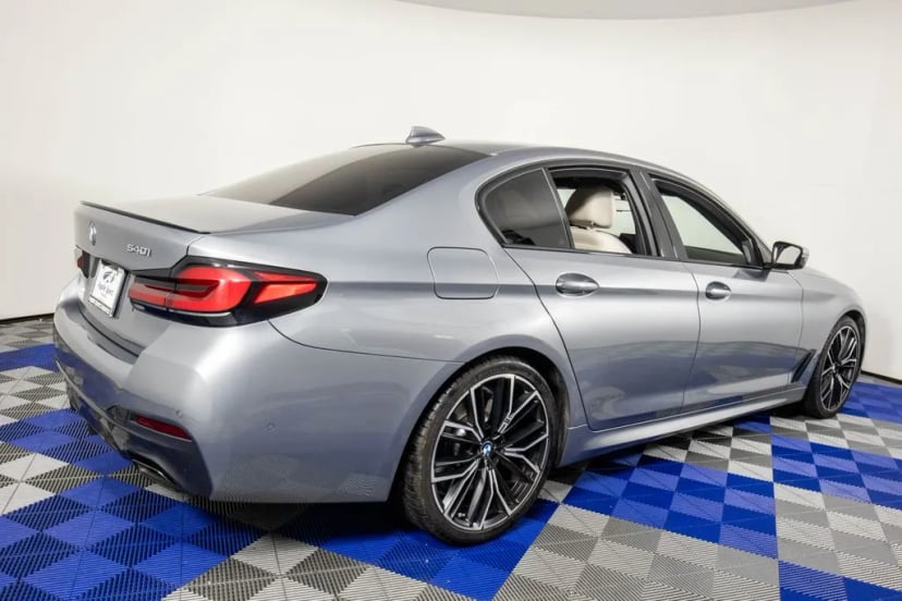 2023 BMW 5 Series 540i - Image 3