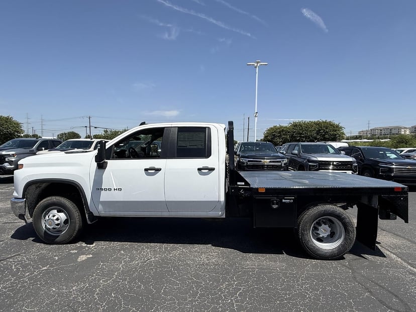 2025 Chevrolet Silverado 3500 HD - Image 2
