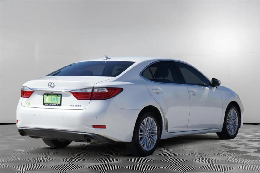2013 Lexus ES - Image 3