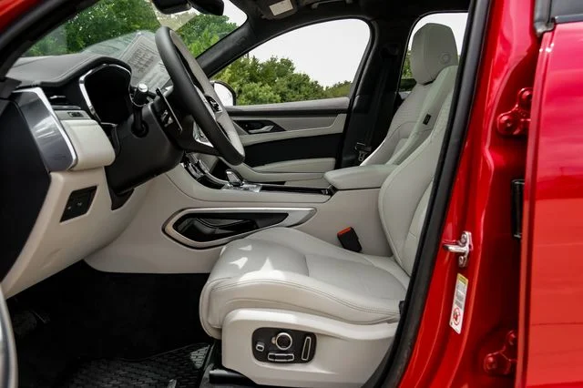 2026 Jaguar F-PACE - Image 3